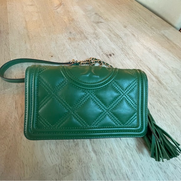 TORY BURCH Green Quilted Fleming Soft Leather Logo Crossbody! New Condition - Picture 9 of 10